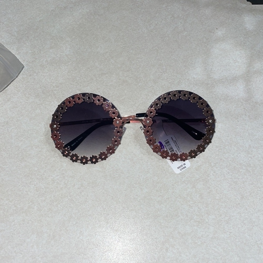 Versona round daisy rose gold glasses Nwt
